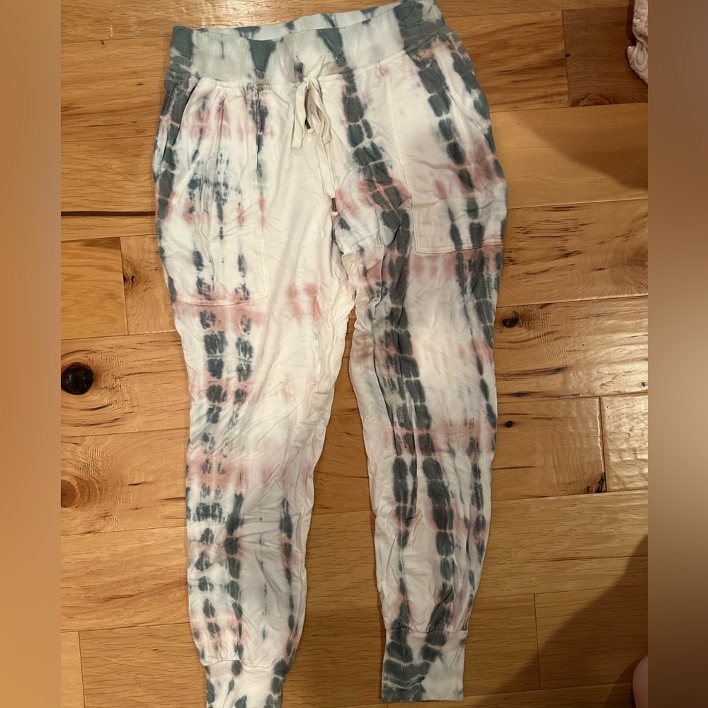NWOT YOUNG FABULOUS AND BROKE JOGGERS